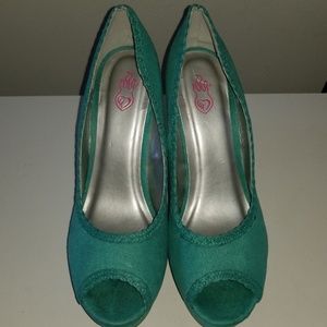 Size 10W green Women's wedge shoes